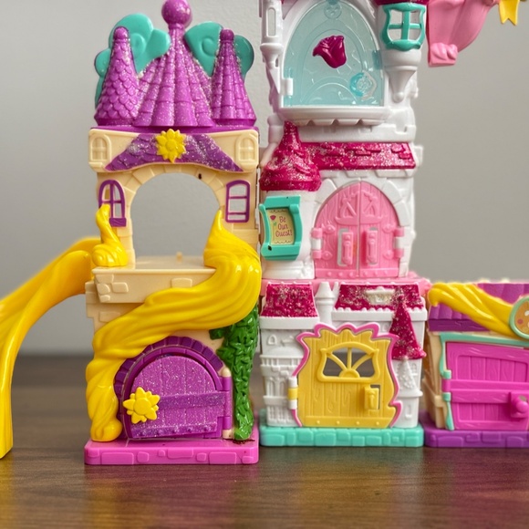 Disney DOORABLES Enchanted Princess Playset Houses Figures PASCAL RAPUNZEL FLYNN - Picture 5 of 9